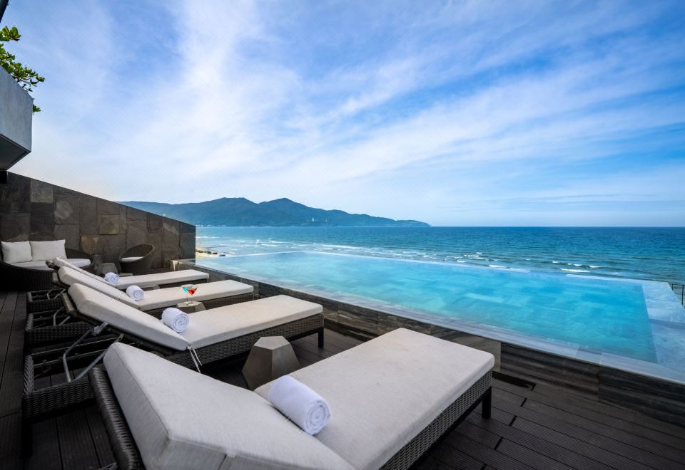 M Suite Danang Beach - 다낭 4성급 인기 호텔 2023 최신 특가 | 트립닷컴